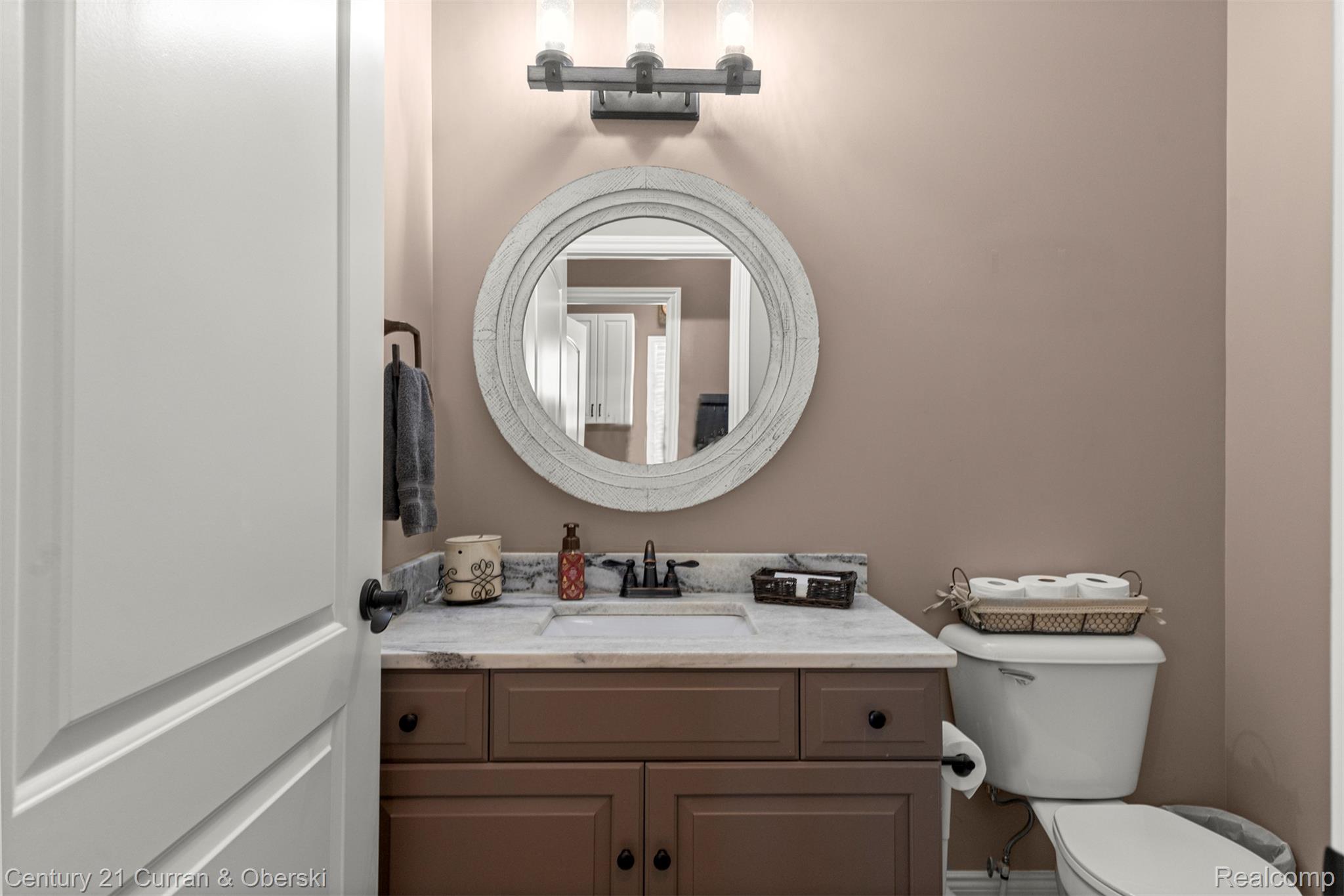 Monroe, Michigan, 48161, United States, 4 Bedrooms Bedrooms, ,3 BathroomsBathrooms,Residential,For Sale,1995376