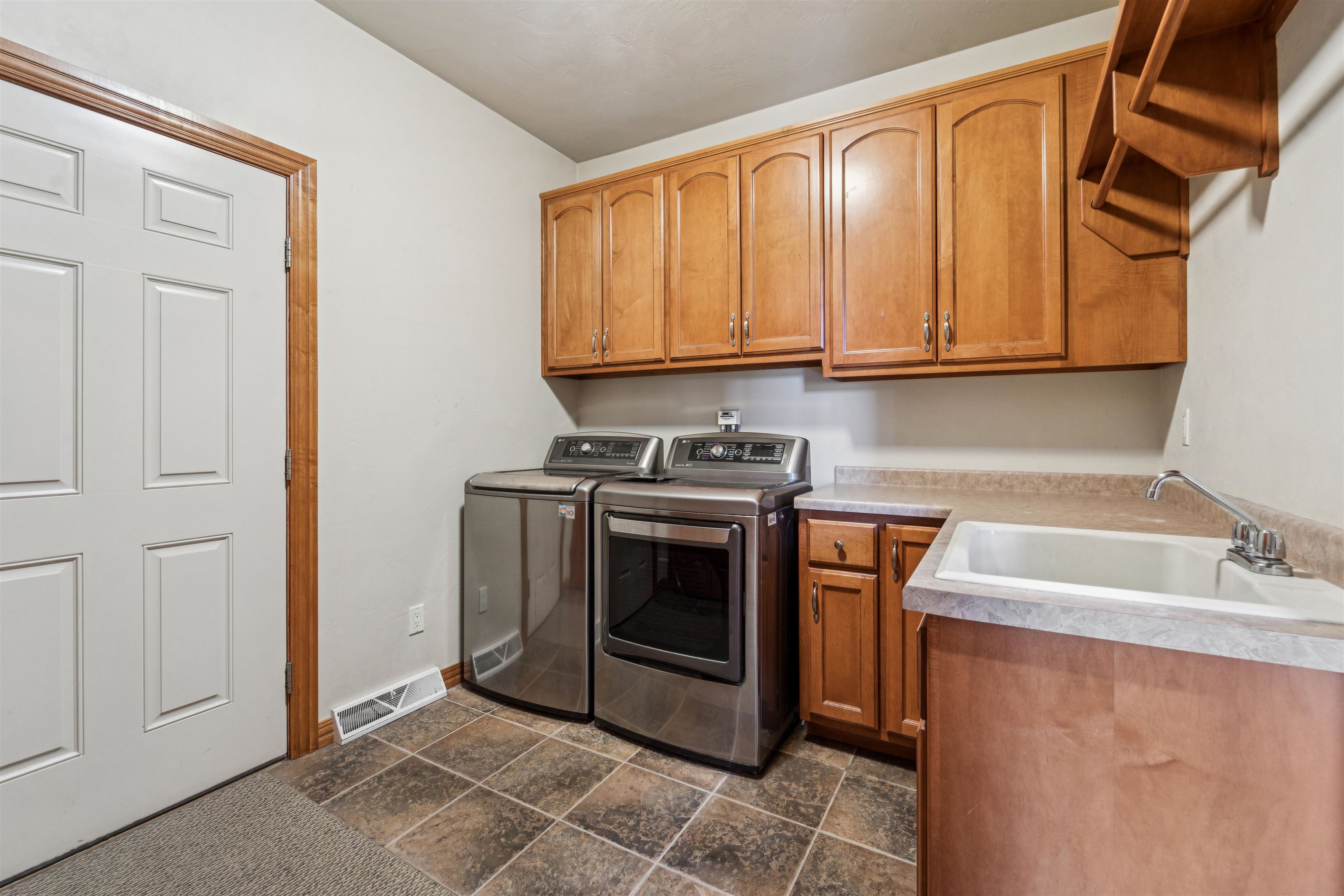 GREEN BAY, Wisconsin, 54311, United States, 4 Bedrooms Bedrooms, ,4 BathroomsBathrooms,Residential,For Sale,1911025