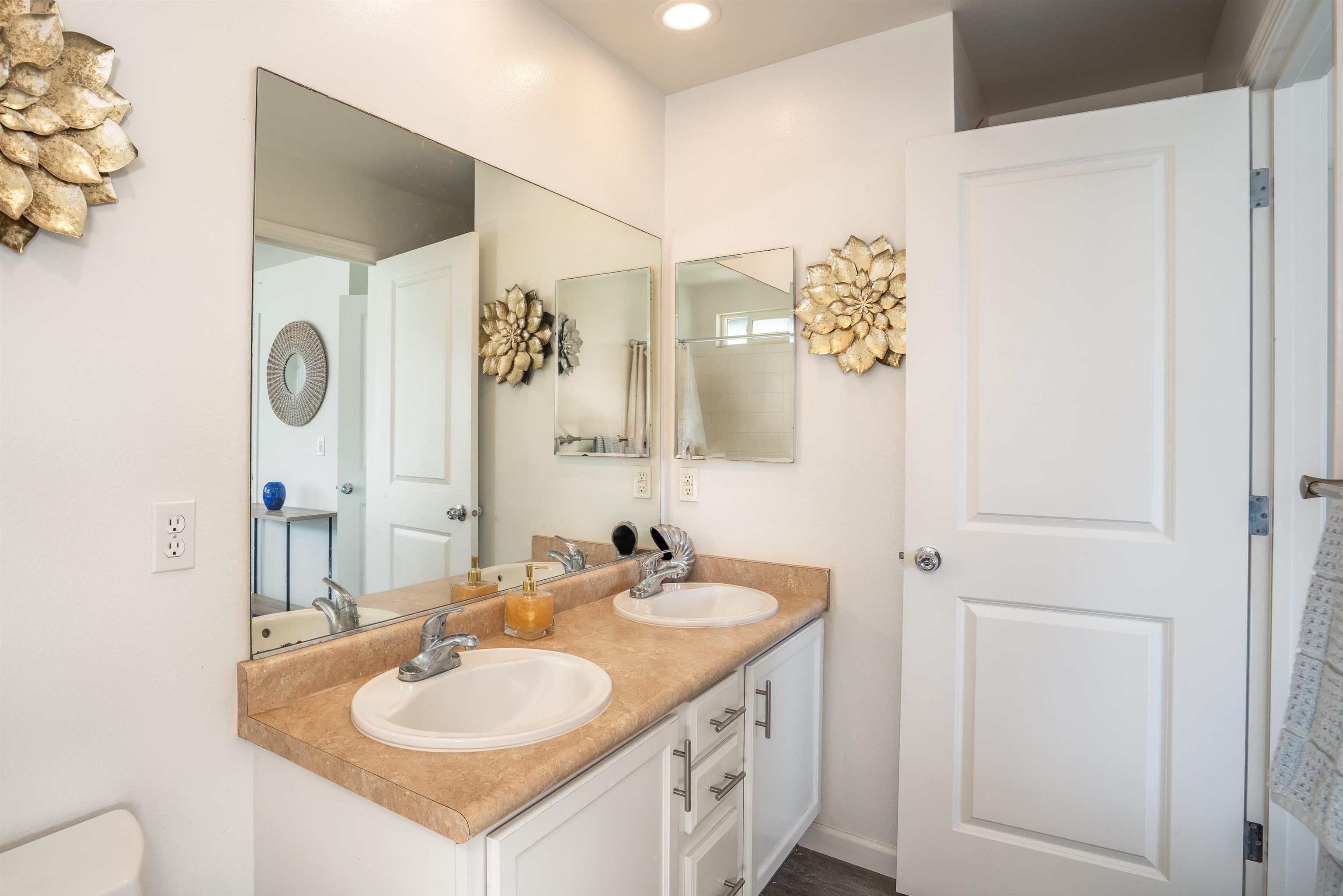 Wailuku, Hawaii, 96793, United States, 4 Bedrooms Bedrooms, ,3 BathroomsBathrooms,Residential,For Sale,1989485