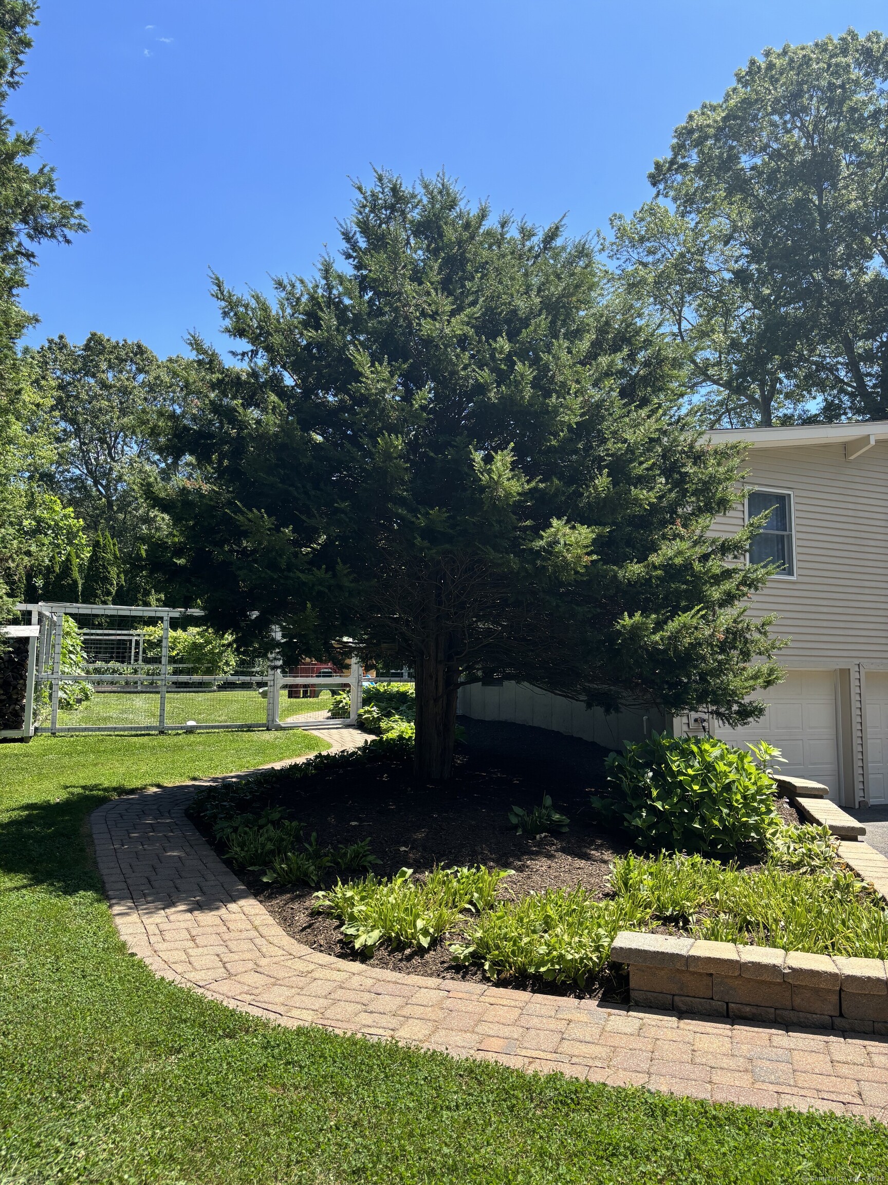East Lyme, Connecticut, 06357, United States, 3 Bedrooms Bedrooms, ,2 BathroomsBathrooms,Residential,For Sale,1931029