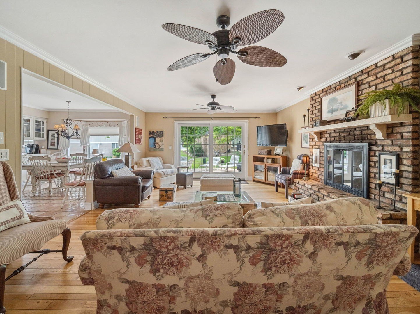 Oak Brook, Illinois, 60523, United States, 5 Bedrooms Bedrooms, ,3 BathroomsBathrooms,Residential,For Sale,2005653