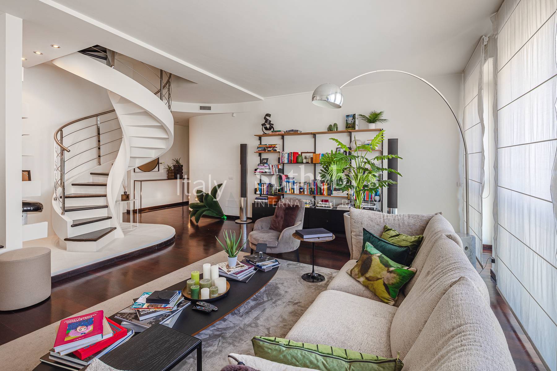  Prestigious penthouse with terrace steps from Montenapoleone - 物件實景
