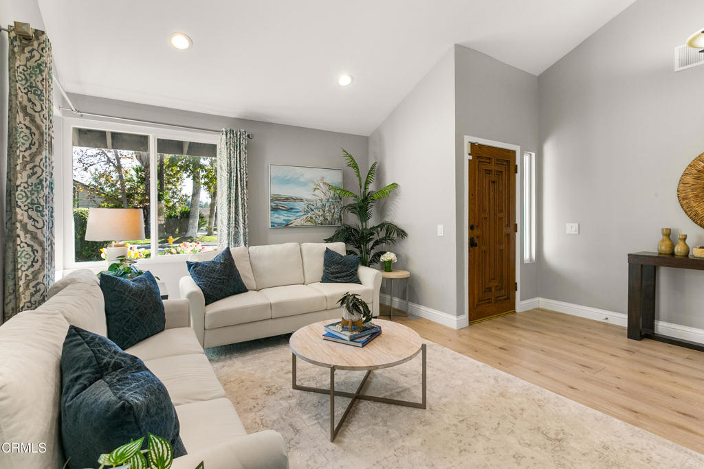 Thousand Oaks, California, 91362, United States, 4 Bedrooms Bedrooms, ,2 BathroomsBathrooms,Residential,For Sale,1988089