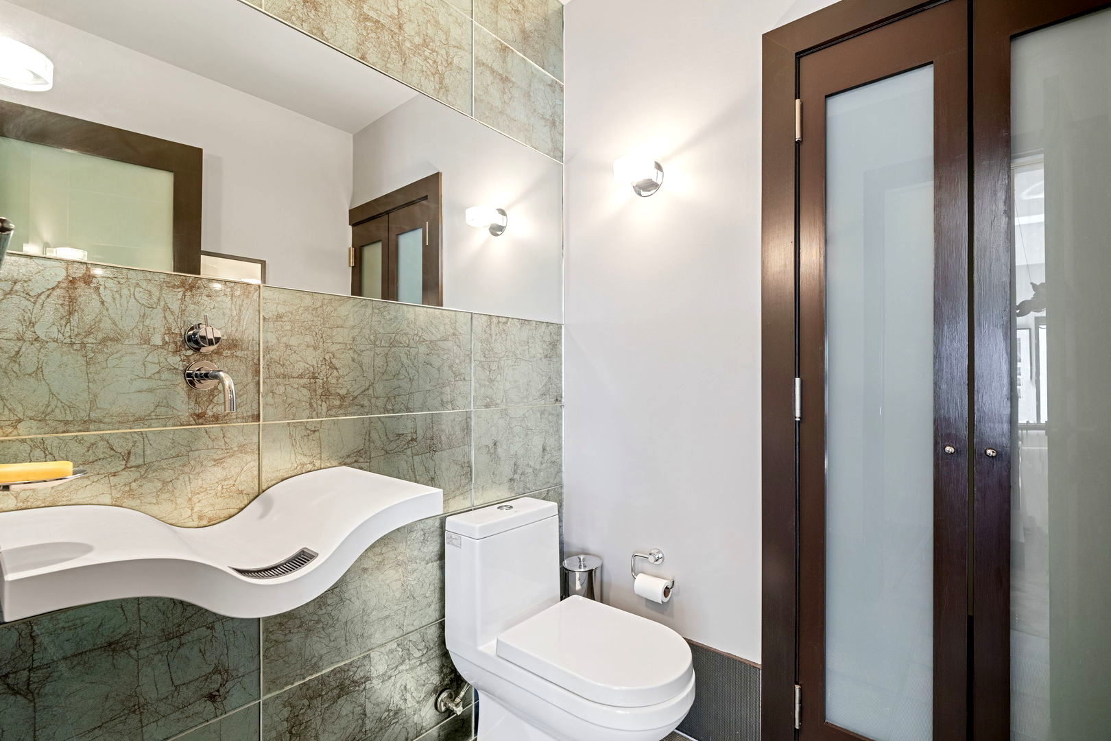 Chicago, Illinois, 60611, United States, 2 Bedrooms Bedrooms, ,3 BathroomsBathrooms,Residential,For Sale,1730203