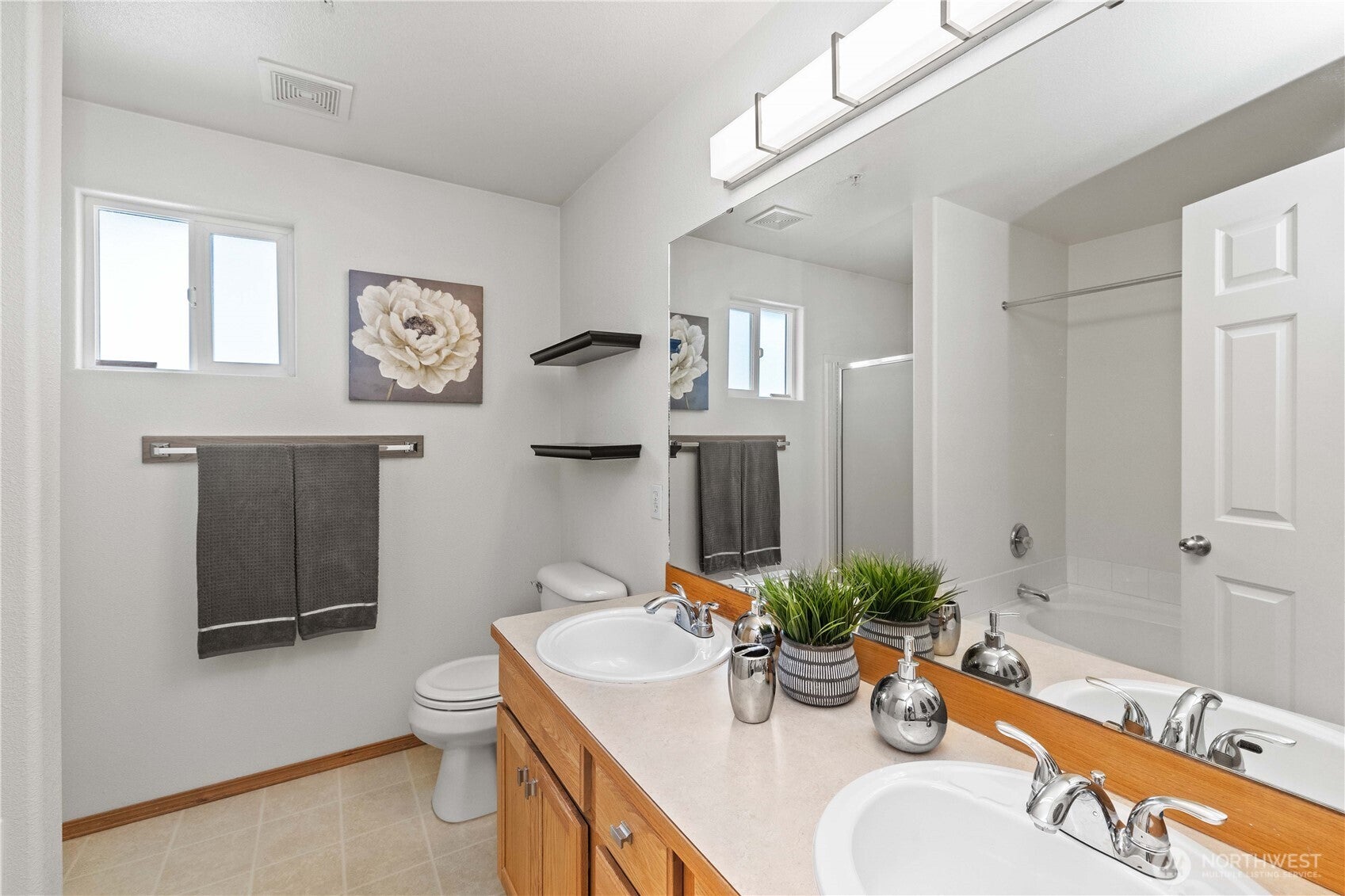 Everett, Washington, 98204, United States, 3 Bedrooms Bedrooms, ,3 BathroomsBathrooms,Residential,For Sale,1930415