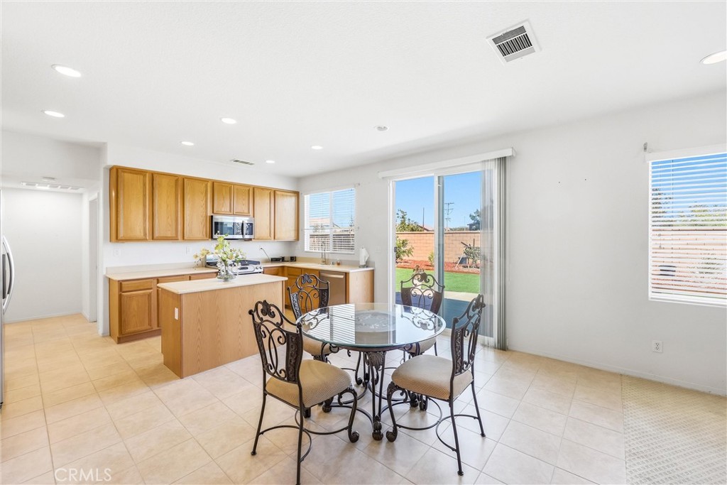 Hesperia, California, 92344, United States, 4 Bedrooms Bedrooms, ,3 BathroomsBathrooms,Residential,For Sale,2036953
