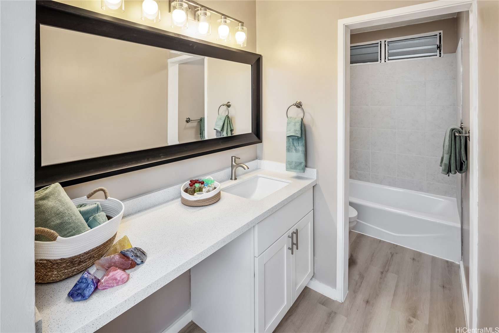 Honolulu, Hawaii, 96825, United States, 3 Bedrooms Bedrooms, ,3 BathroomsBathrooms,Residential,For Sale,1987941