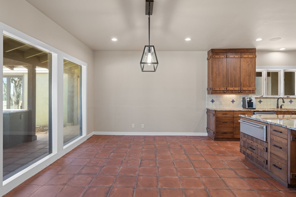 Kerrville, Texas, 78028, United States, 4 Bedrooms Bedrooms, ,5 BathroomsBathrooms,Residential,For Sale,1740072