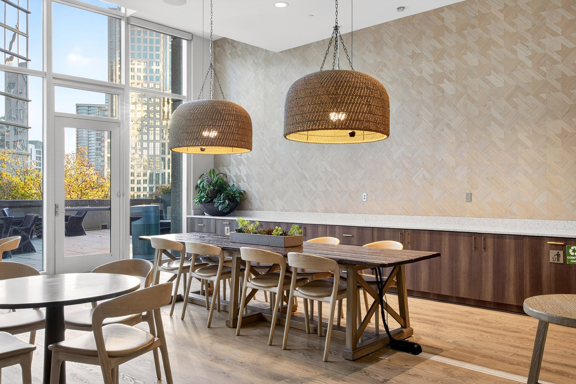  Iconic Intown Living at 1010 Midtown - 物件實景