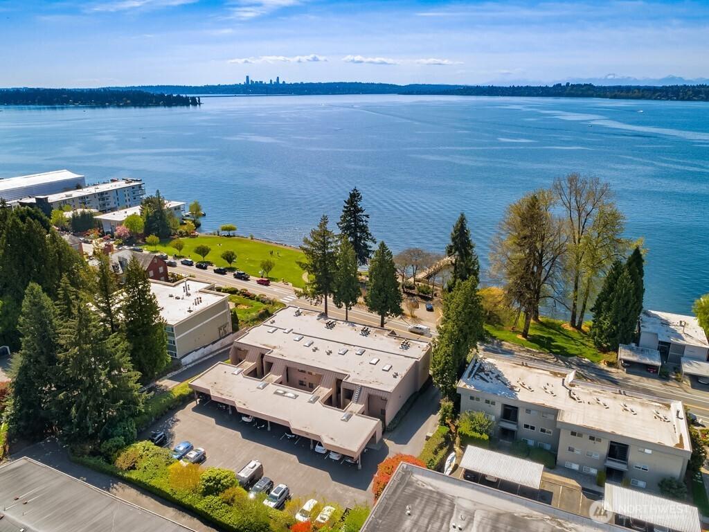 KIRKLAND, Washington, 98033, United States, 2 Bedrooms Bedrooms, ,2 BathroomsBathrooms,Residential,For Sale,1827851
