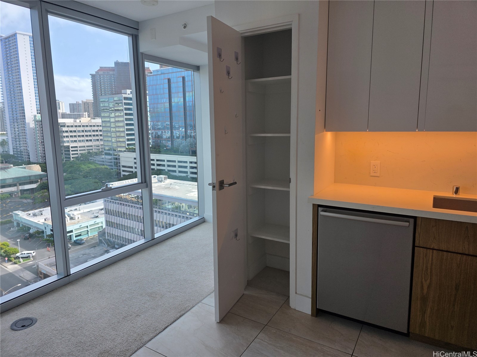 Honolulu, Hawaii, 96814, United States, 2 Bedrooms Bedrooms, ,2 BathroomsBathrooms,Residential,For Sale,1987813