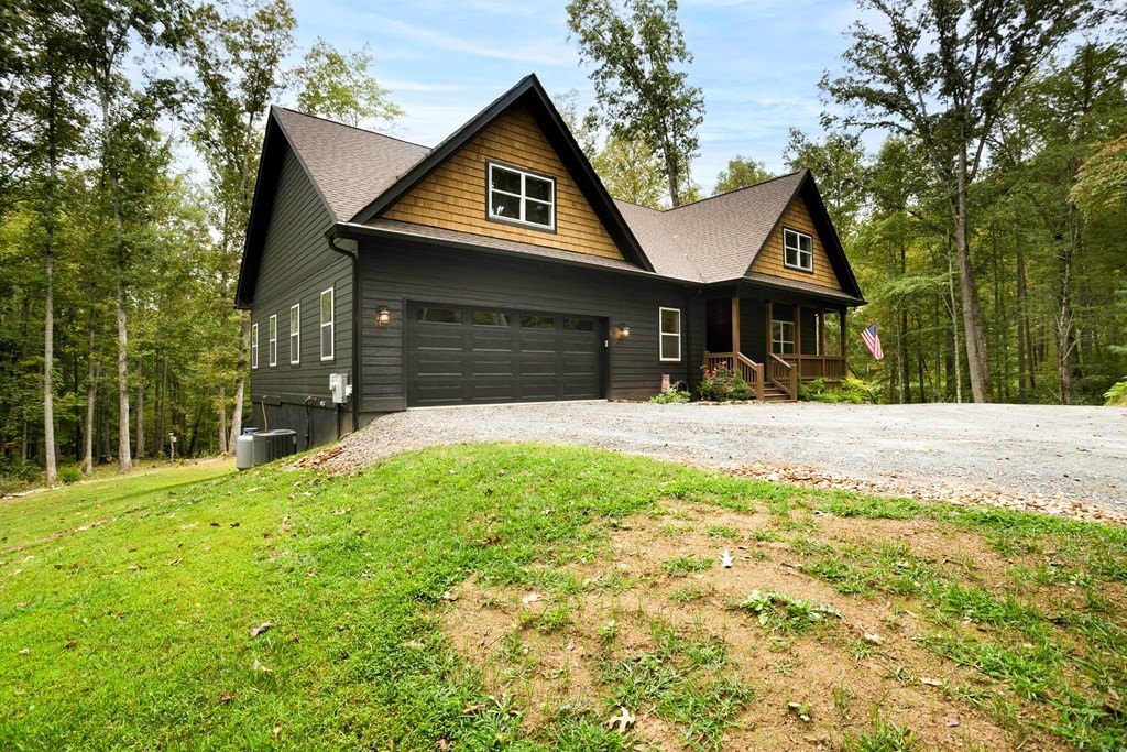 Hayesville, North Carolina, 28904, United States, 3 Bedrooms Bedrooms, ,3 BathroomsBathrooms,Residential,For Sale,1872419