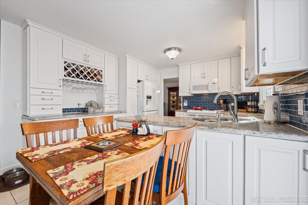 Naperville, Illinois, 60565, United States, 4 Bedrooms Bedrooms, ,4 BathroomsBathrooms,Residential,For Sale,1987037