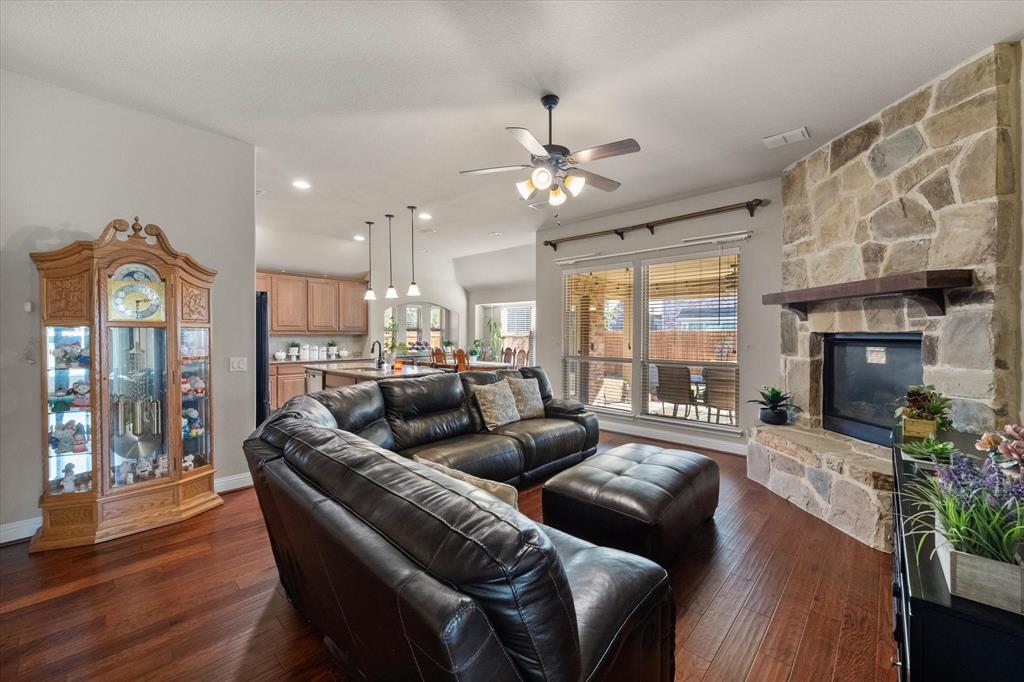 Grand Prairie, Texas, 75054, United States, 4 Bedrooms Bedrooms, ,3 BathroomsBathrooms,Residential,For Sale,1992930