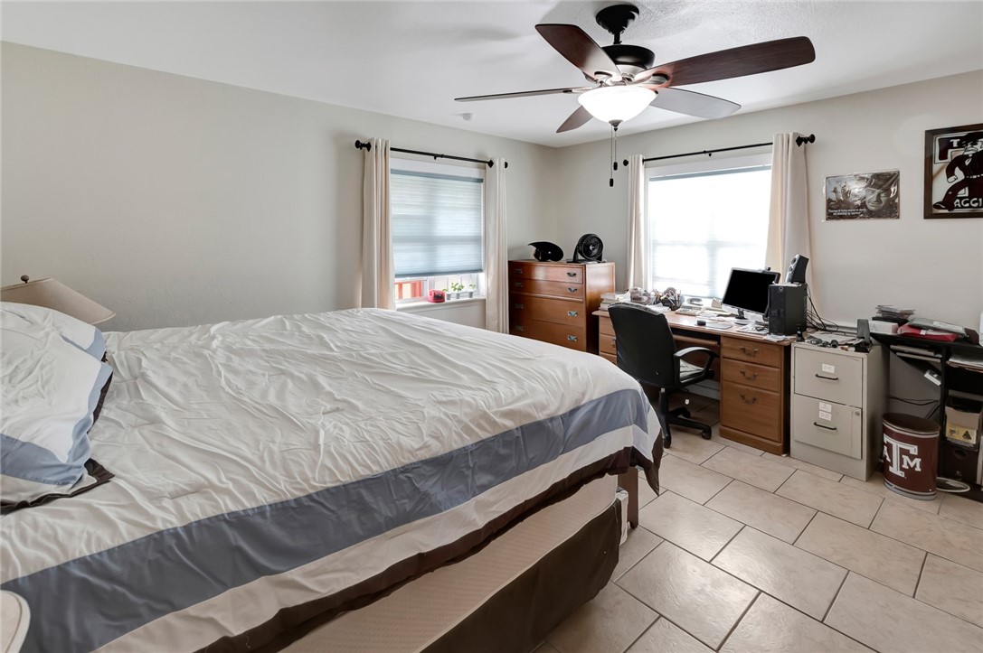 Rockport, Texas, 78382, United States, 3 Bedrooms Bedrooms, ,3 BathroomsBathrooms,Residential,For Sale,1746553
