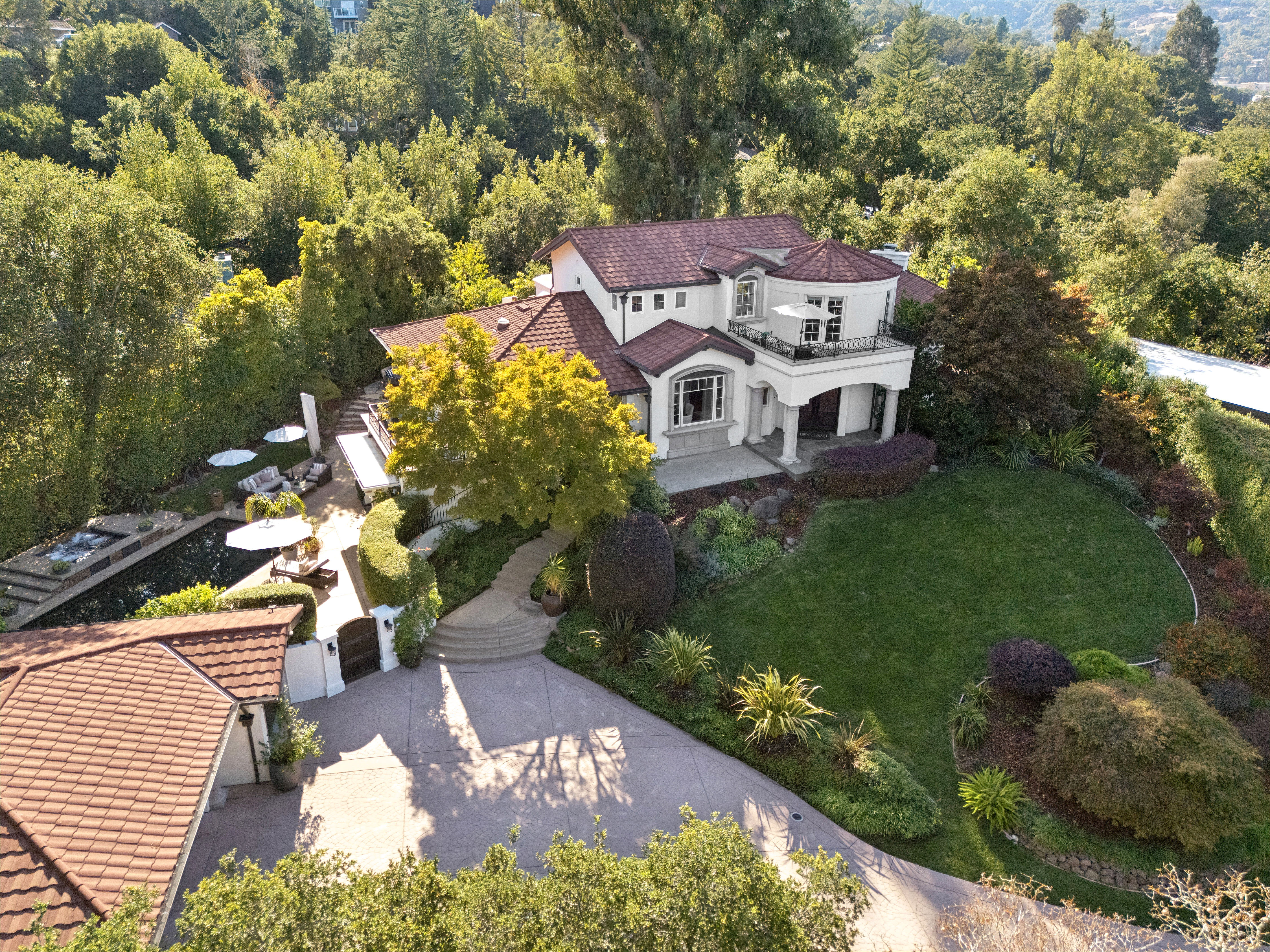  Expansive Mediterranean-Style Villa - 物件實景