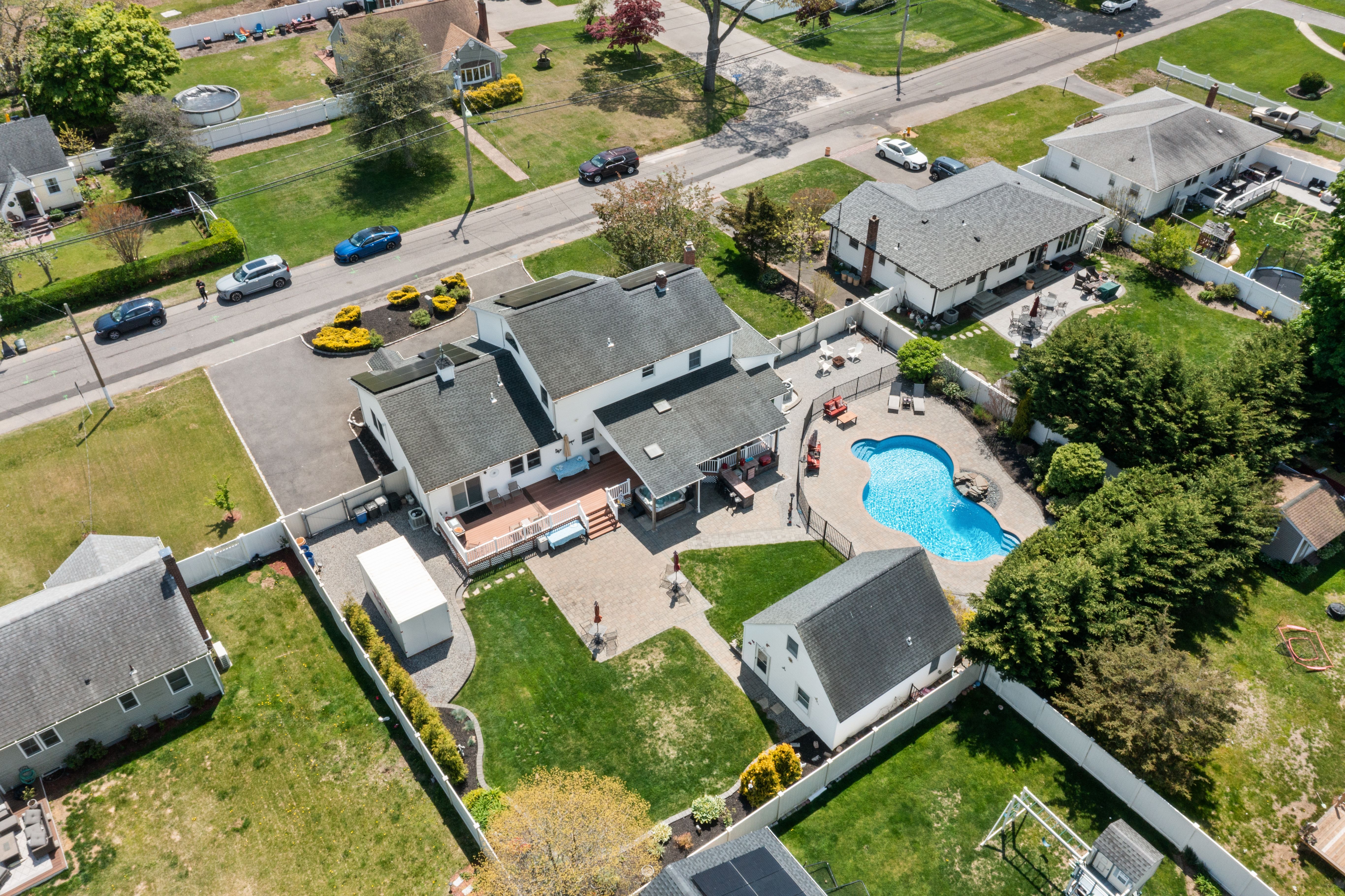  63 E Madison Street, East Islip, NY, 11730 - 物件實景