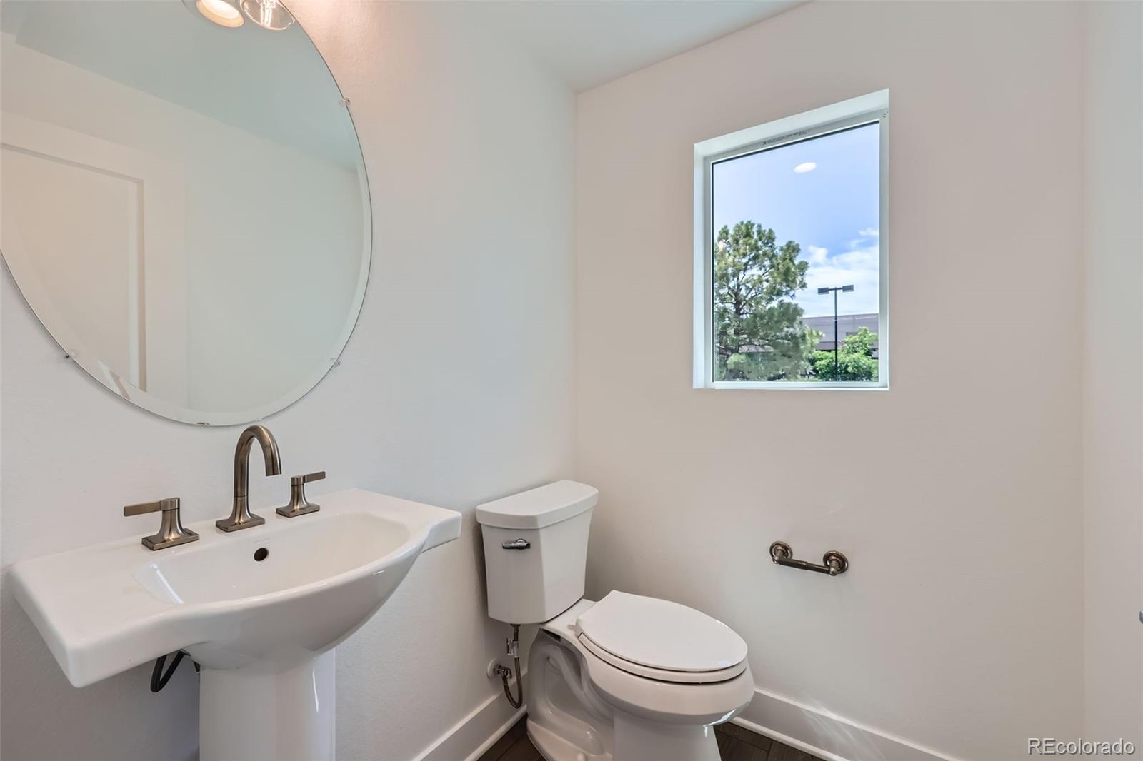 Centennial, Colorado, 80112, United States, 2 Bedrooms Bedrooms, ,4 BathroomsBathrooms,Residential,For Sale,1793200