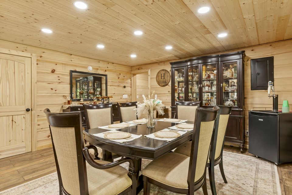 Versailles, Kentucky, 40383, United States, 3 Bedrooms Bedrooms, ,2 BathroomsBathrooms,Residential,For Sale,1976488