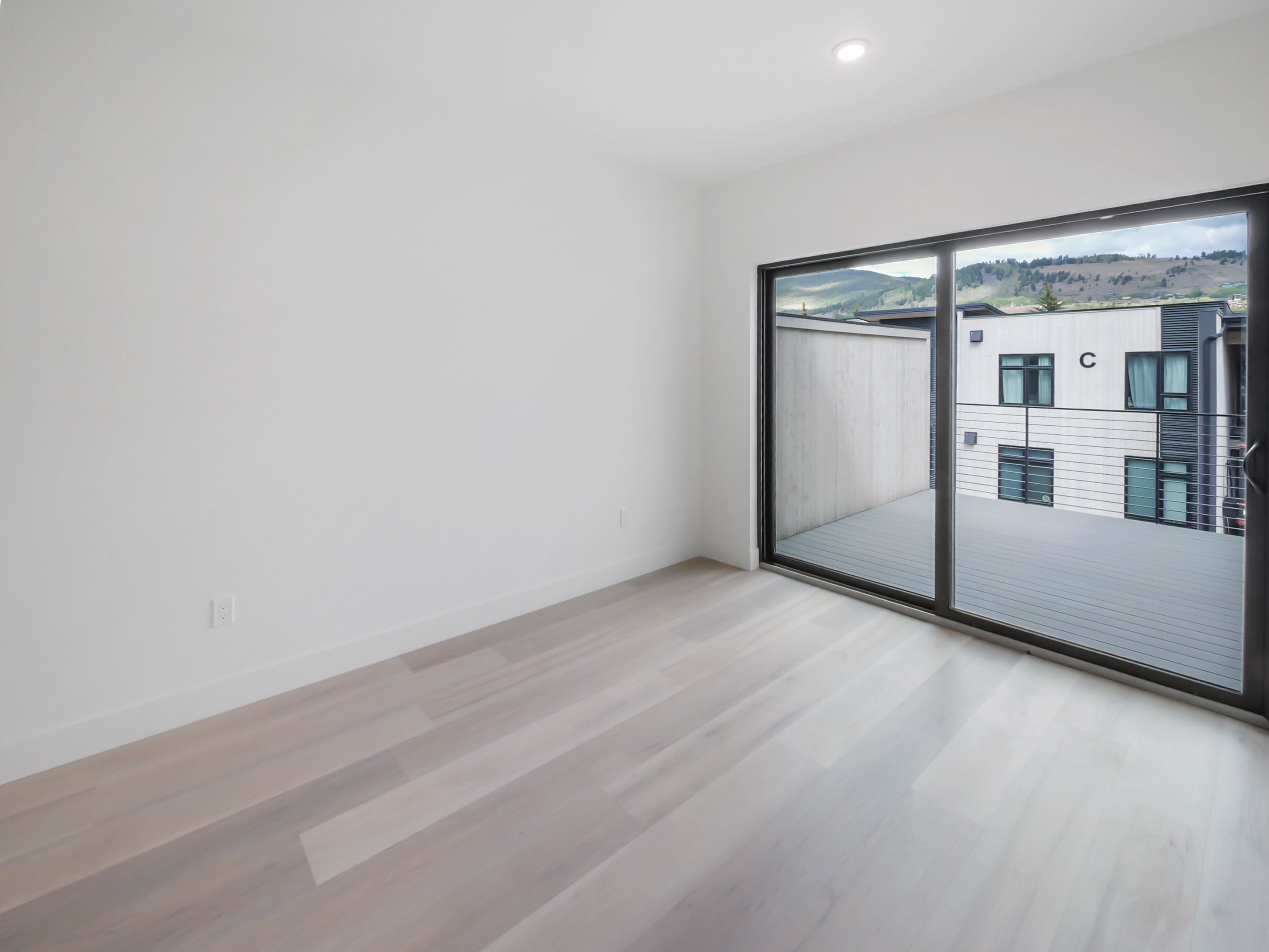  Construction Completed Move in Ready Now - 物件實景