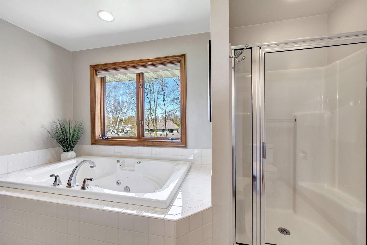 GREEN BAY, Wisconsin, 54313, United States, 4 Bedrooms Bedrooms, ,3 BathroomsBathrooms,Residential,For Sale,1818283