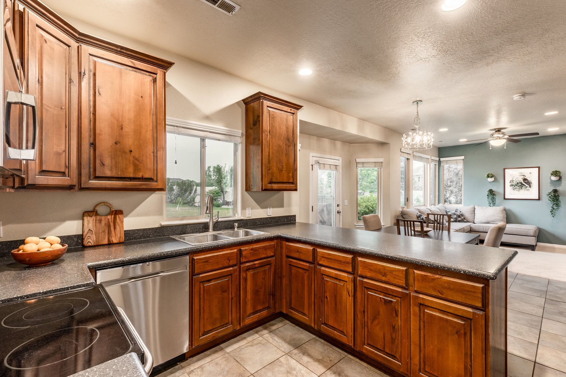  Backyard Oasis with Views and Trail Access in North Salt Lake - 物件實景