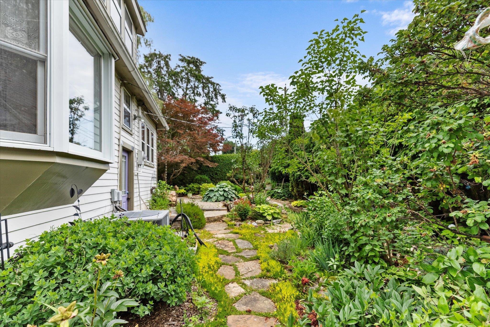 Blacksburg, Virginia, 24060, United States, 3 Bedrooms Bedrooms, ,3 BathroomsBathrooms,Residential,For Sale,1986553