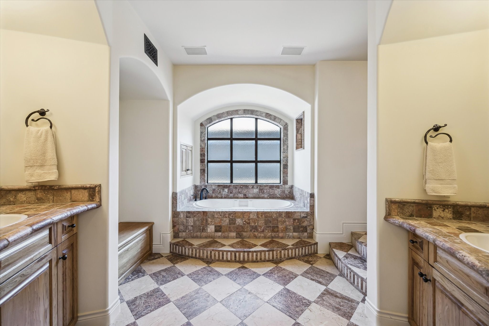  4320 Dickson - 物件實景