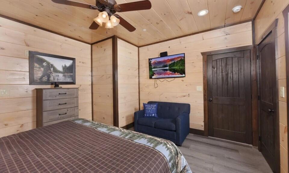 Sevierville, Tennessee, 37876, United States, 16 Bedrooms Bedrooms, ,17 BathroomsBathrooms,Residential,For Sale,1977076