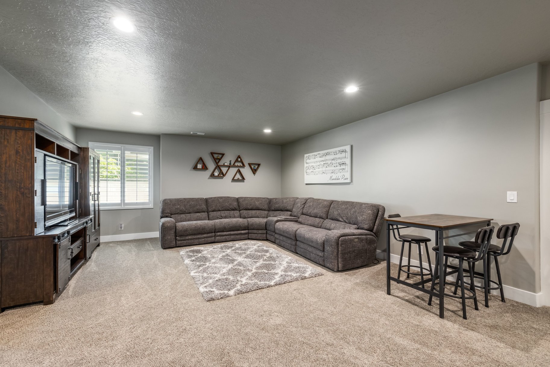  Move-In Ready in Daybreak — Steps from the Lake, Loaded with Custom Upgrades - 物件實景