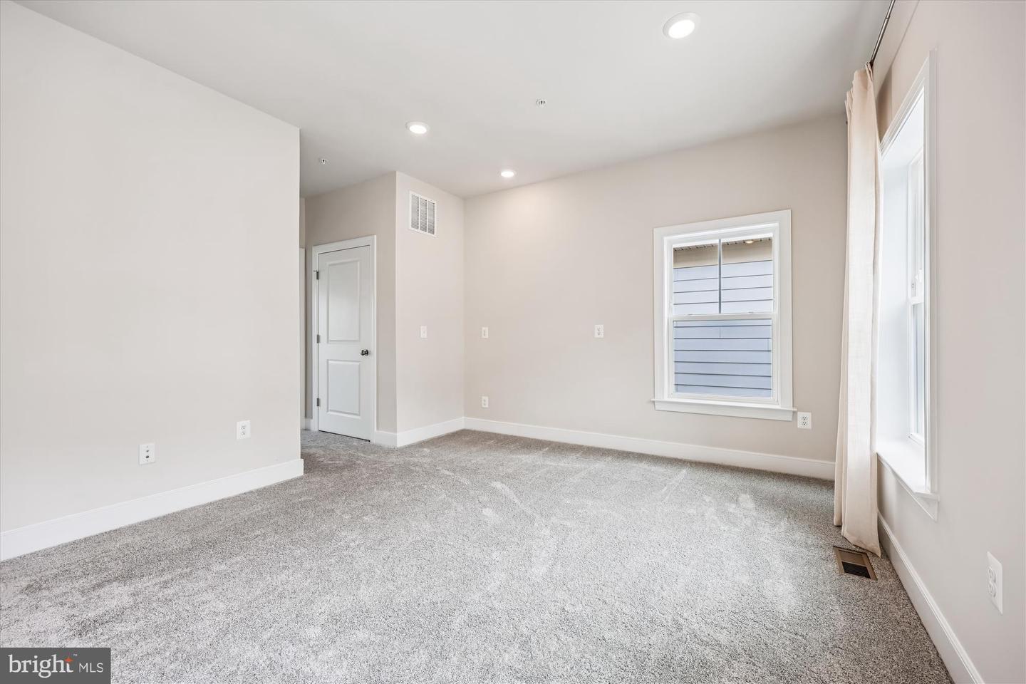 Gaithersburg, Maryland, 20878, United States, 4 Bedrooms Bedrooms, ,5 BathroomsBathrooms,Residential,For Sale,1949694