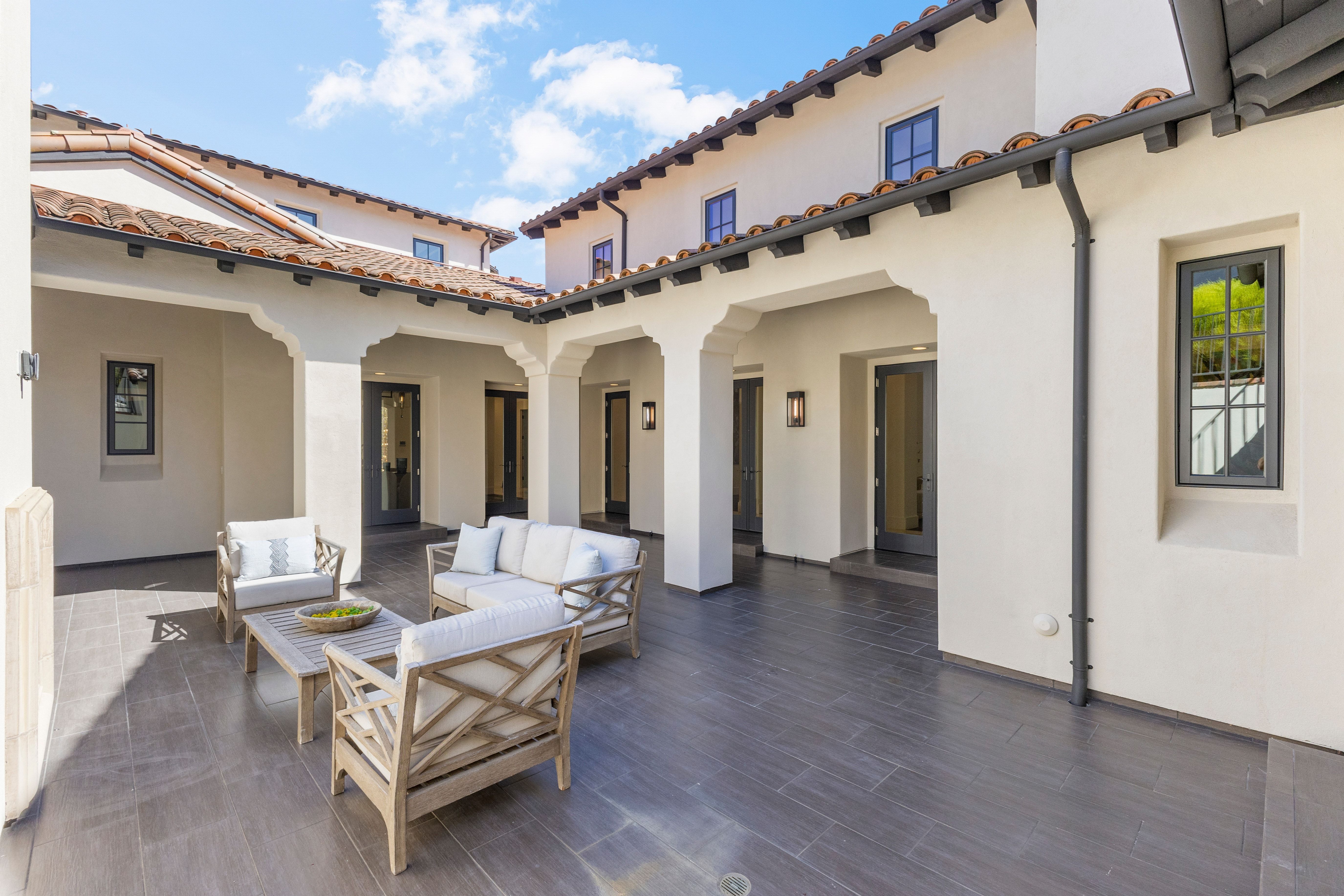  Grand Luxury Estate on 1.5± Acres with Vineyard and Infinity Pool - 物件實景