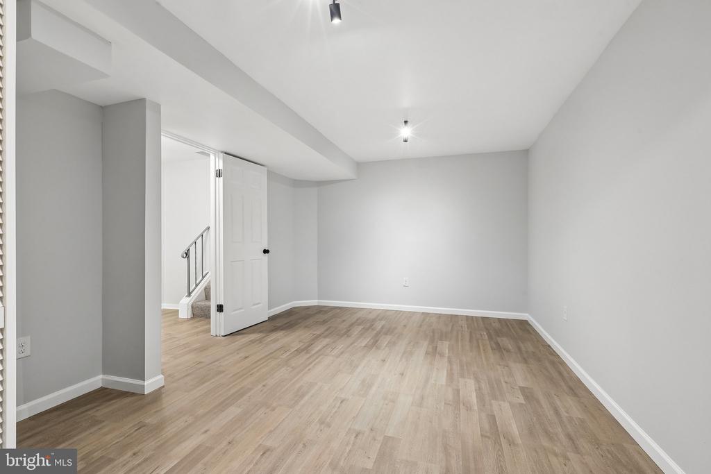 Springfield, Virginia, 22153, United States, 4 Bedrooms Bedrooms, ,4 BathroomsBathrooms,Residential,For Sale,2049450