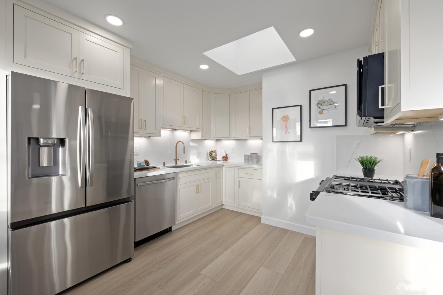 San Francisco, California, 94122, United States, 4 Bedrooms Bedrooms, ,2 BathroomsBathrooms,Residential,For Sale,1987685