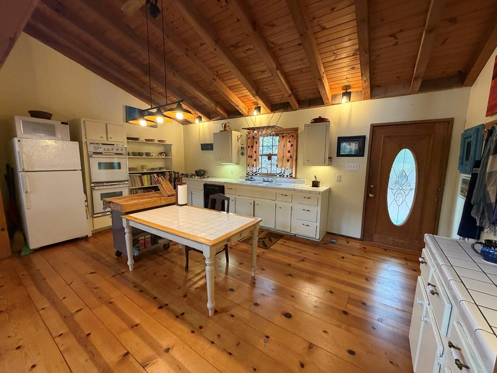 Blue Ridge, Georgia, 30513, United States, 3 Bedrooms Bedrooms, ,3 BathroomsBathrooms,Residential,For Sale,1954403