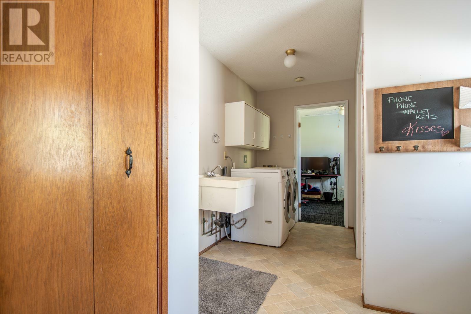 SPALLUMCHEEN, British Columbia, V4Y 0S8, CA, 6 Bedrooms Bedrooms, ,2 BathroomsBathrooms,Residential,For Sale,1838757