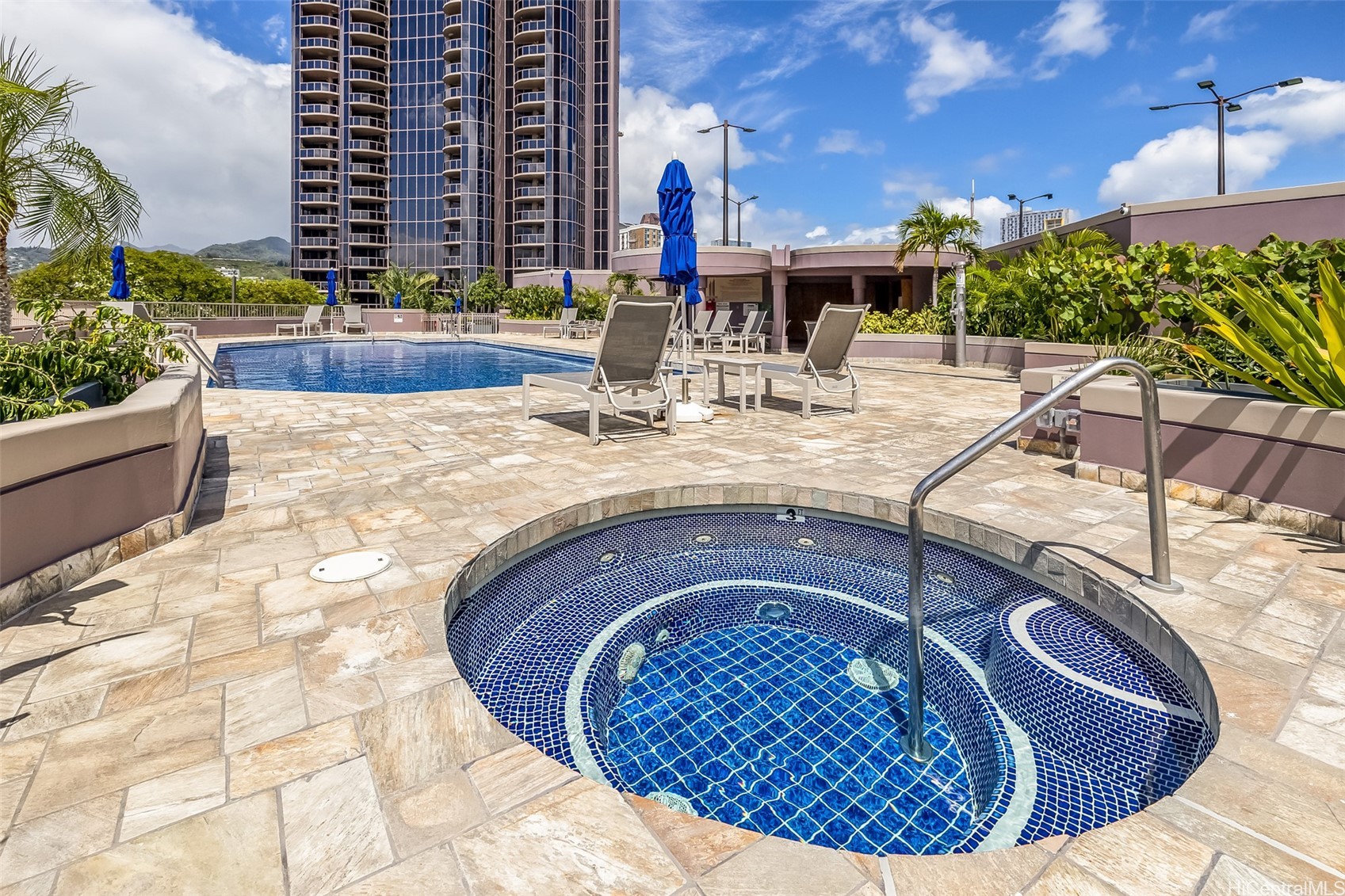 Honolulu, Hawaii, 96813, United States, 2 Bedrooms Bedrooms, ,2 BathroomsBathrooms,Residential,For Sale,1995772