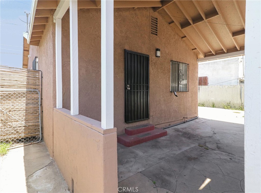 Los Angeles, California, 90003, United States, 5 Bedrooms Bedrooms, ,3 BathroomsBathrooms,Residential,For Sale,1935114