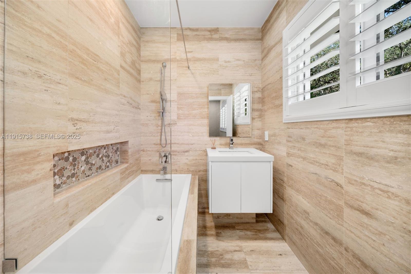 Pinecrest, Florida, 33156, United States, 4 Bedrooms Bedrooms, ,4 BathroomsBathrooms,Residential,For Sale,1997092