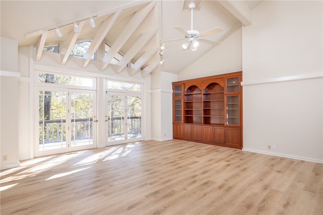 Fayetteville, Arkansas, 72703, United States, 3 Bedrooms Bedrooms, ,3 BathroomsBathrooms,Residential,For Sale,1989133