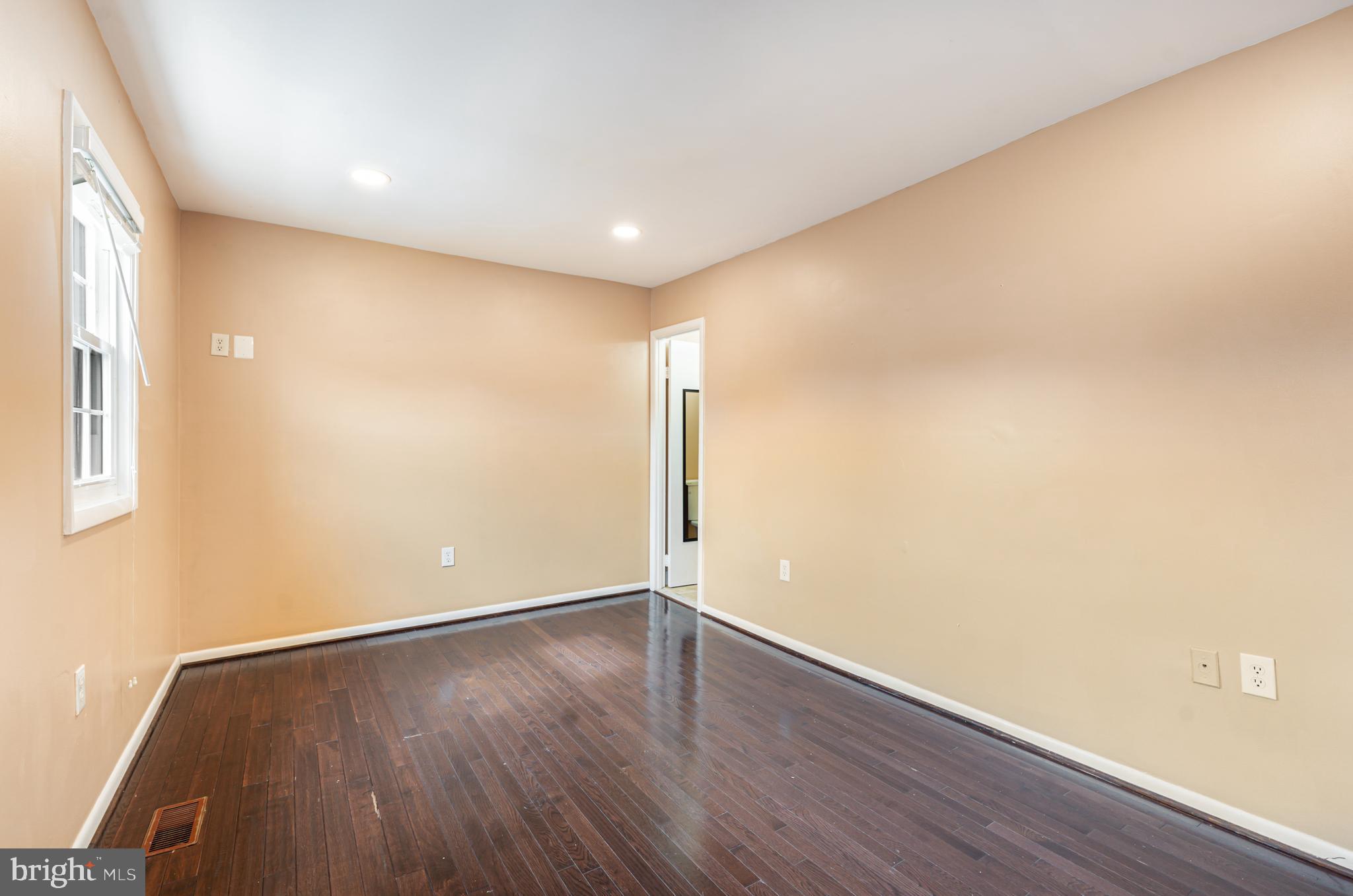 Lorton, Virginia, 22079, United States, 3 Bedrooms Bedrooms, ,4 BathroomsBathrooms,Residential,For Sale,1980016