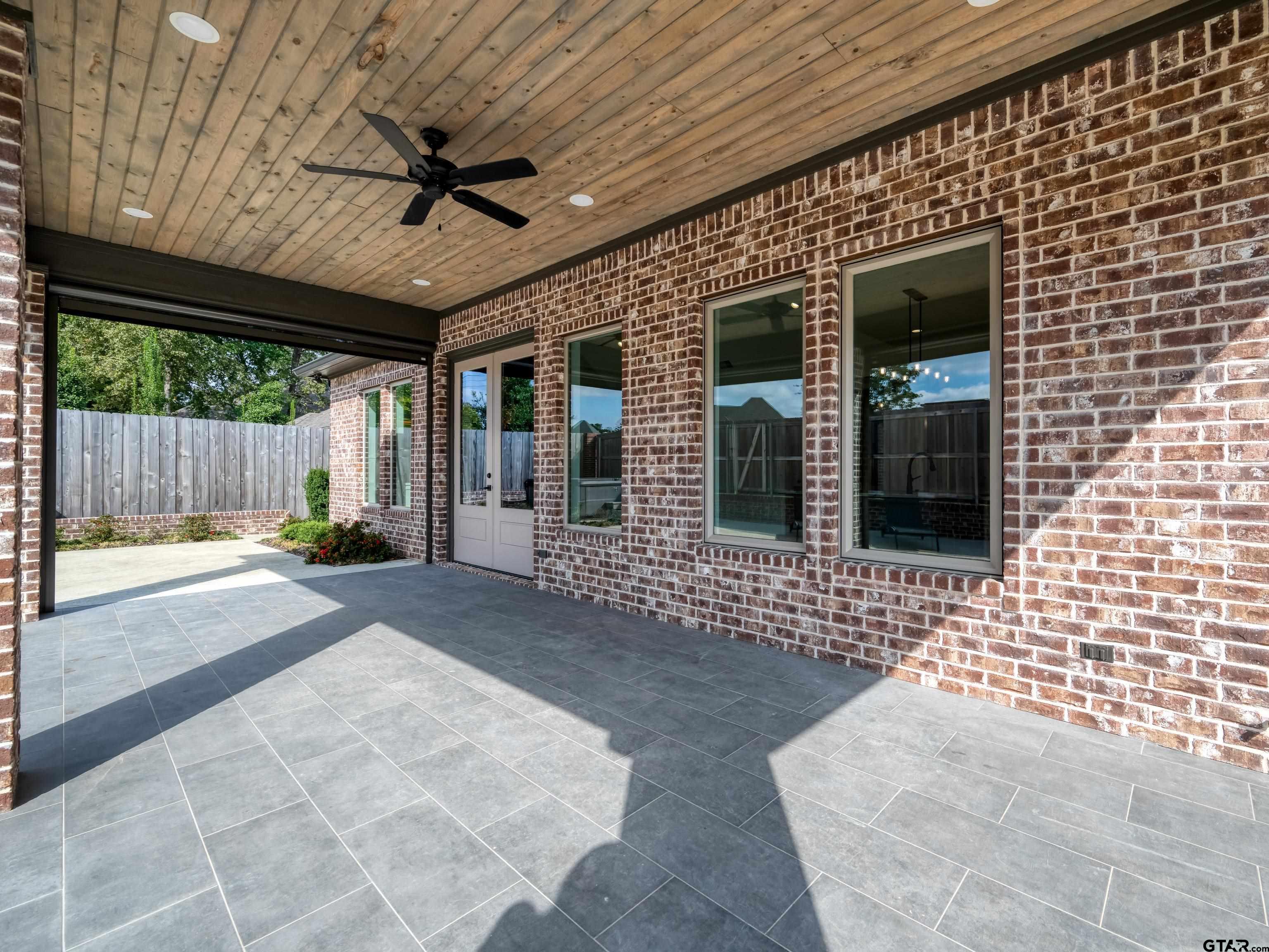 Tyler, Texas, 75703, United States, 3 Bedrooms Bedrooms, ,3 BathroomsBathrooms,Residential,For Sale,1985423