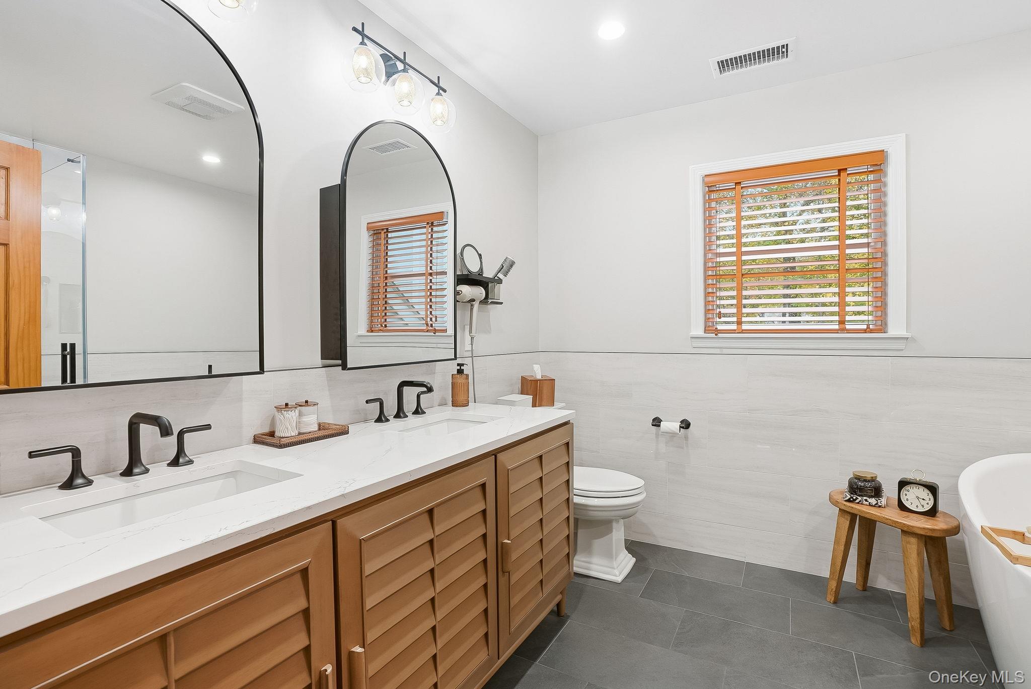 Cortlandt Manor, New York, 10567, United States, 4 Bedrooms Bedrooms, ,3 BathroomsBathrooms,Residential,For Sale,1987823