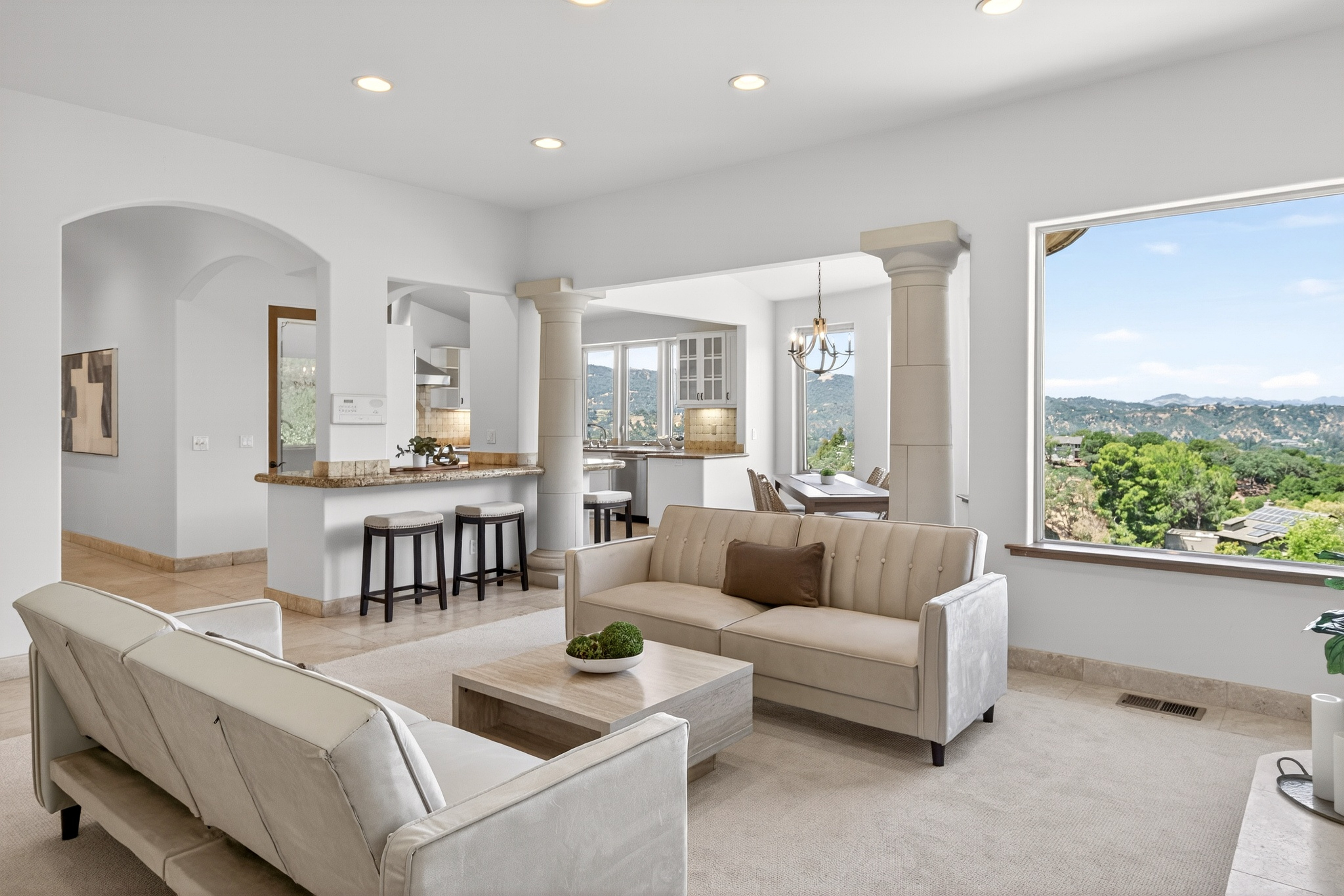  An Extraordinary Round Hill Estate Defined by Privacy, Views, and Sophistication - 物件實景