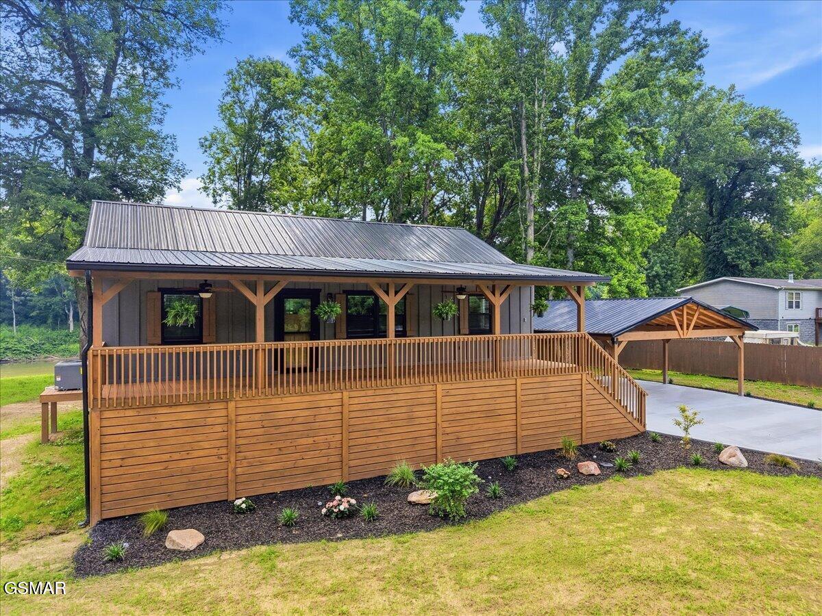 Newport, Tennessee, 37821, United States, 2 Bedrooms Bedrooms, ,2 BathroomsBathrooms,Residential,For Sale,2031504