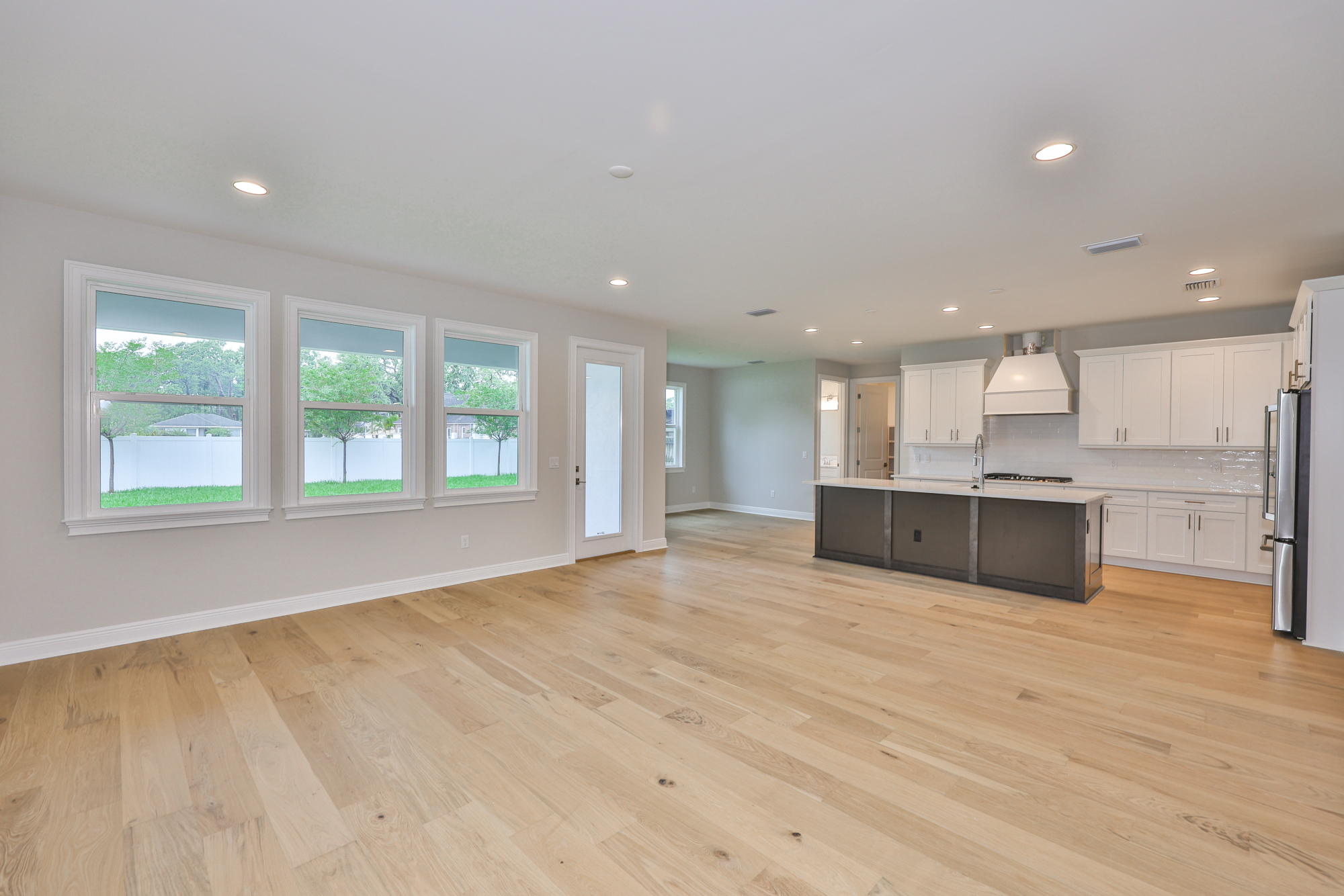 Tampa, Florida, 33609, United States, 4 Bedrooms Bedrooms, ,5 BathroomsBathrooms,Residential,For Sale,1792306