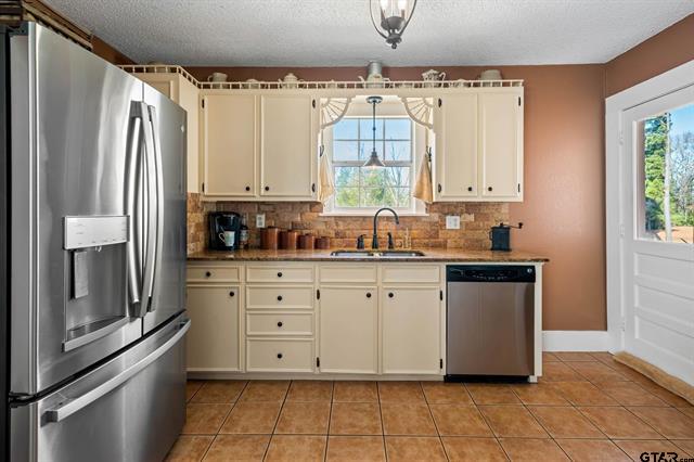 Winona, Texas, 75792, United States, 4 Bedrooms Bedrooms, ,2 BathroomsBathrooms,Residential,For Sale,1995143