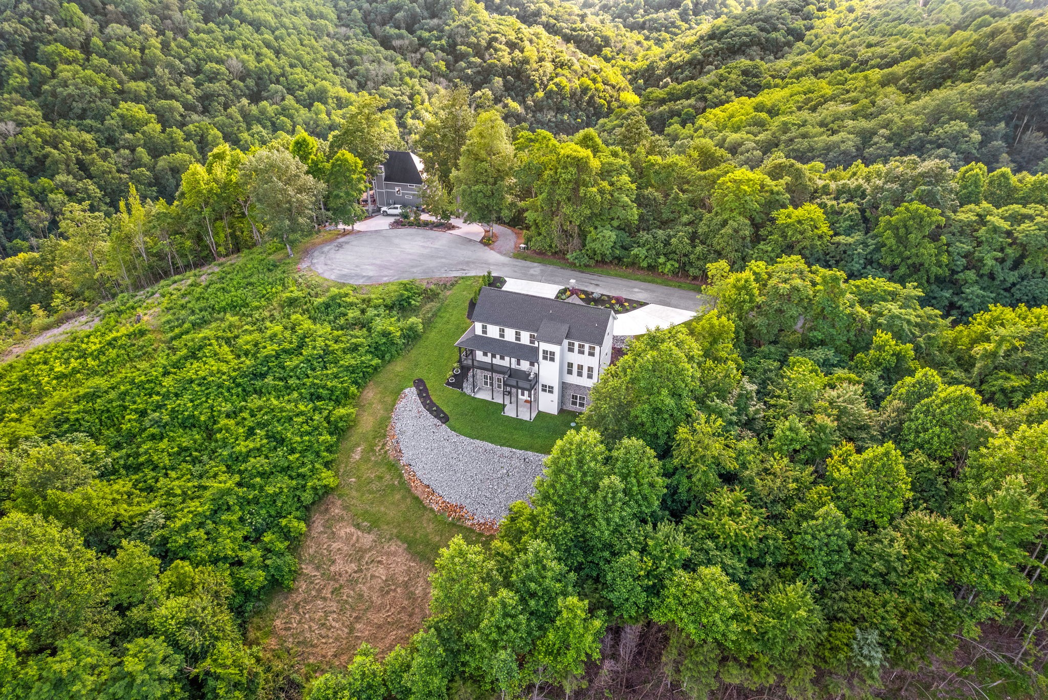 Smithville, Tennessee, 37166, United States, 3 Bedrooms Bedrooms, ,4 BathroomsBathrooms,Residential,For Sale,1935020