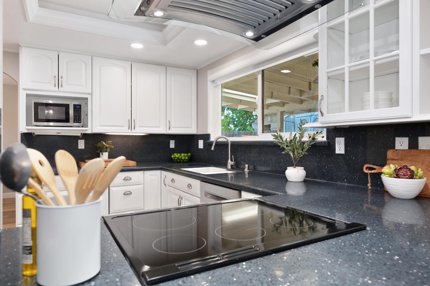 Sacramento, California, 95826, United States, 4 Bedrooms Bedrooms, ,3 BathroomsBathrooms,Residential,For Sale,1939461