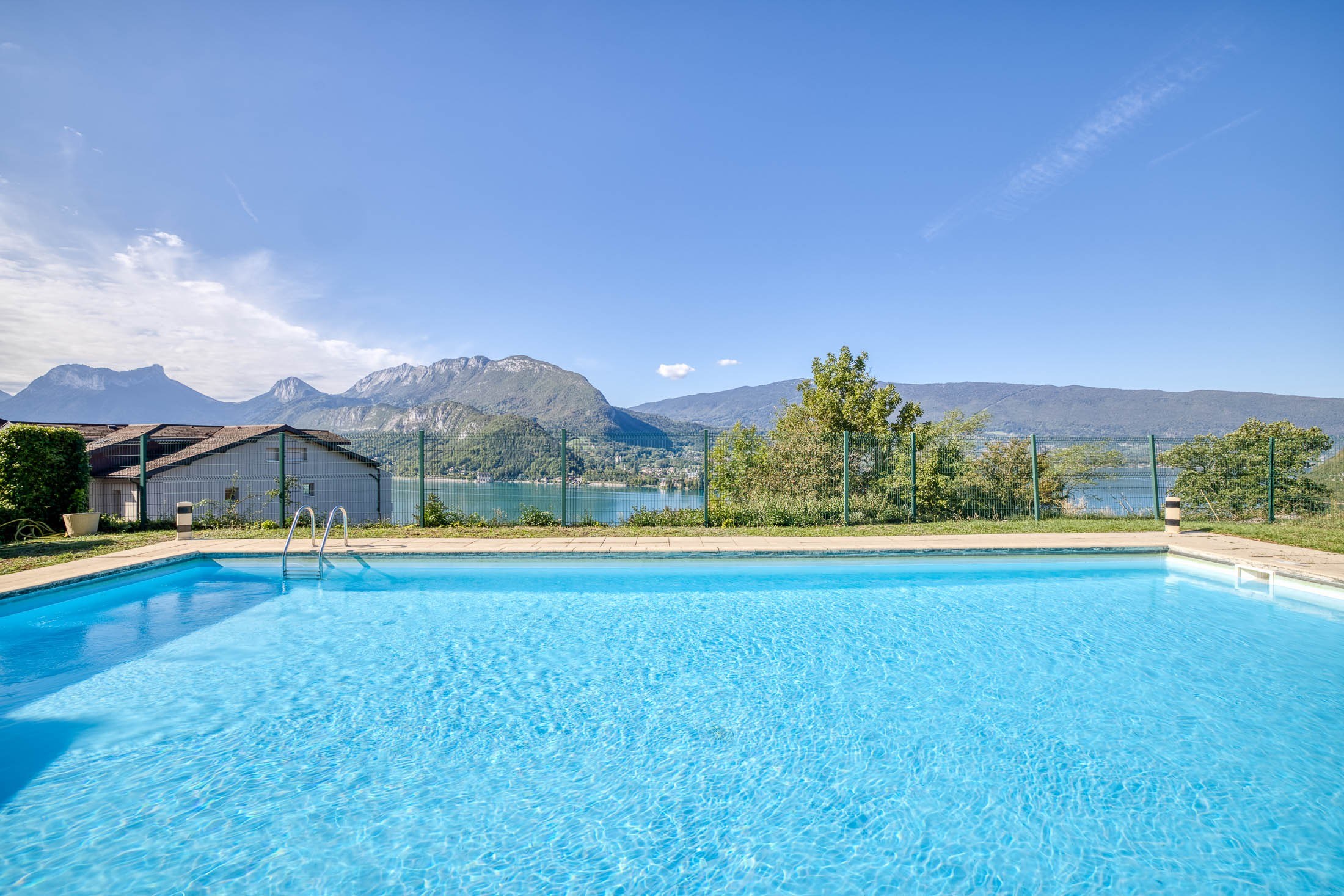  Talloires, top-floor apartment with exceptional views over Lake Annecy. - 物件實景